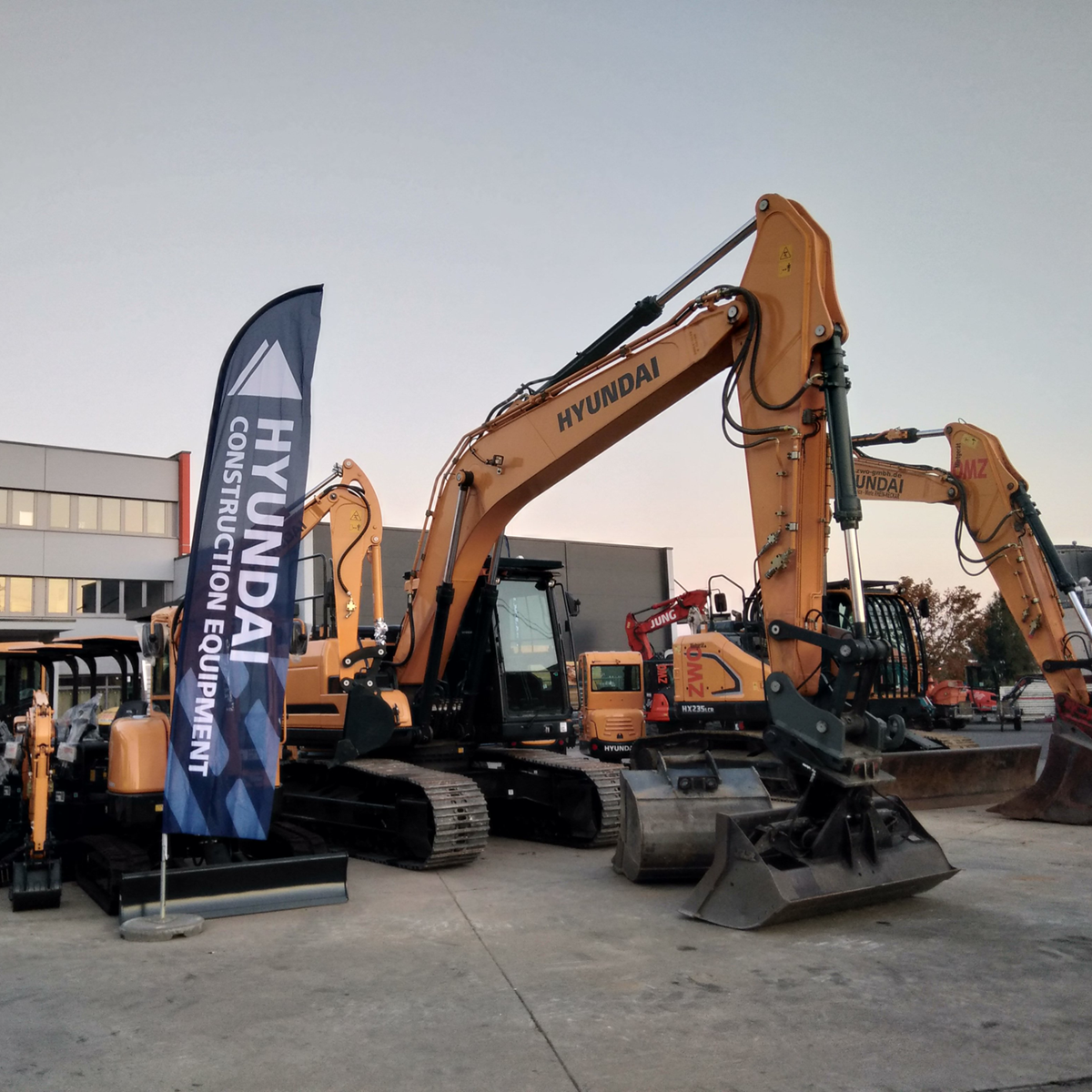 Flota de excavadoras de cadenas de alquiler del concesionario Hyundai zwo baumaschinen